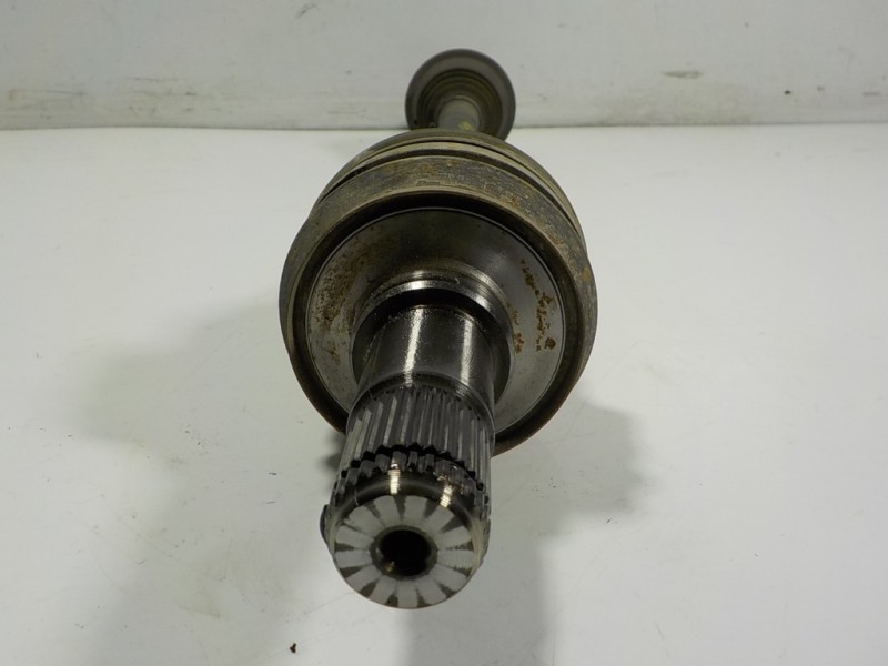 Recambio de transmision trasera derecha para lexus is 300h referencia OEM IAM 4233053040  