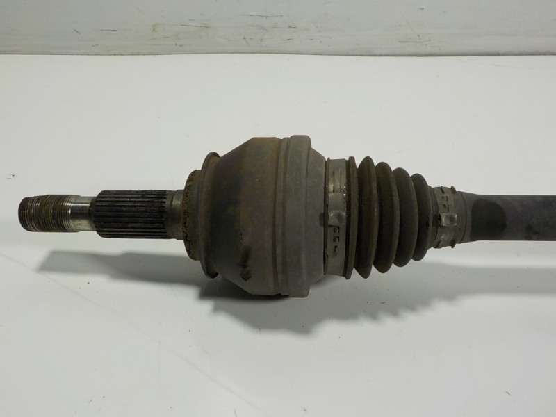 Recambio de transmision trasera izquierda para lexus is 300h referencia OEM IAM 4234053040  