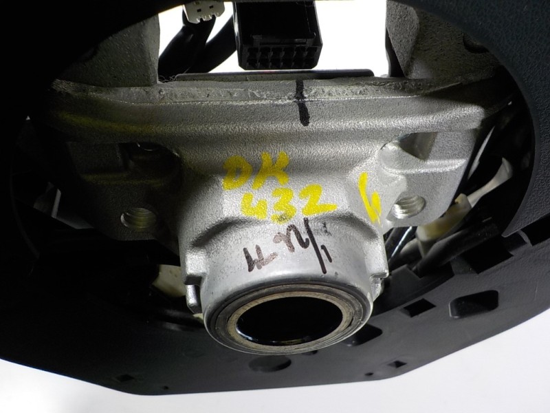 Recambio de volante para lexus is 300h referencia OEM IAM 4510053440C0  