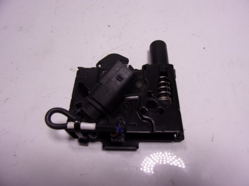 Recambio de cerradura capot para volkswagen taigo 1.0 tsi referencia OEM IAM 8S0823509 8S0823509 