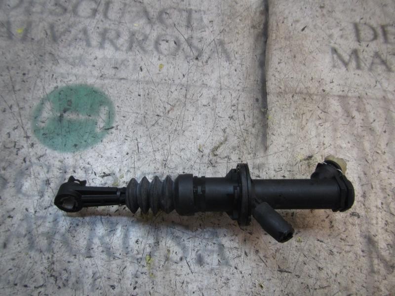 Recambio de bomba embrague para renault megane iii berlina 5 p dynamique referencia OEM IAM 306101808R  
