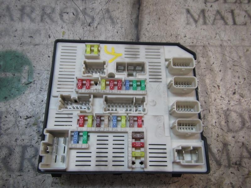 Recambio de caja reles / fusibles para renault megane iii berlina 5 p dynamique referencia OEM IAM   
