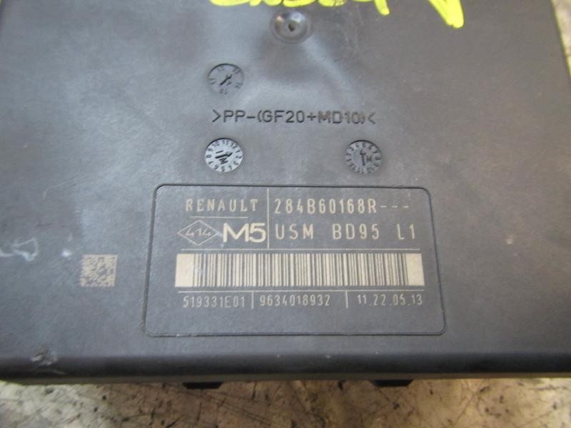 Recambio de caja reles / fusibles para renault megane iii berlina 5 p dynamique referencia OEM IAM   