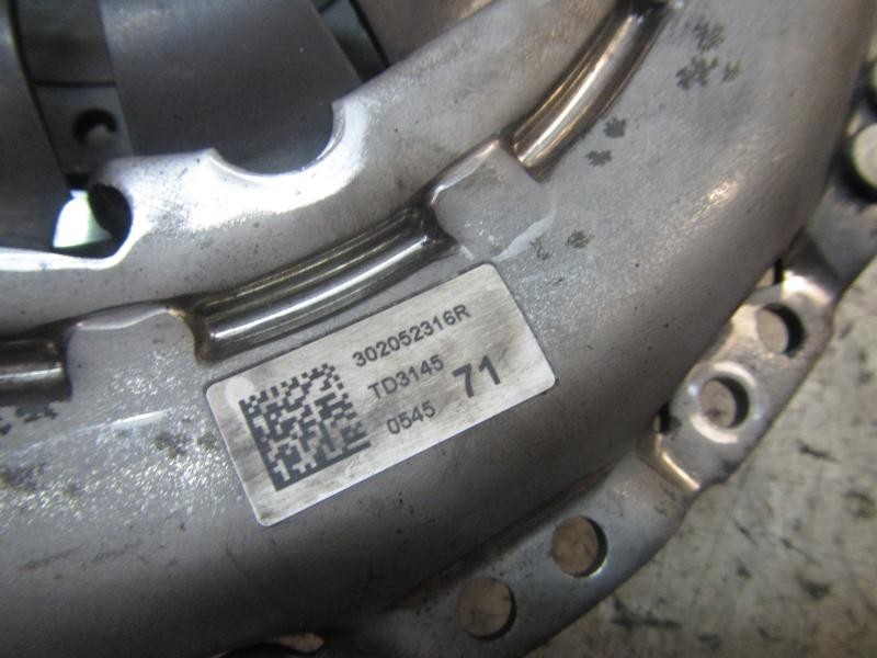 Recambio de kit embrague para renault megane iii berlina 5 p dynamique referencia OEM IAM 302057505R  