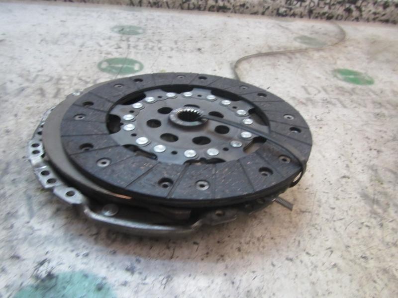 Recambio de kit embrague para renault megane iii berlina 5 p dynamique referencia OEM IAM 302057505R  