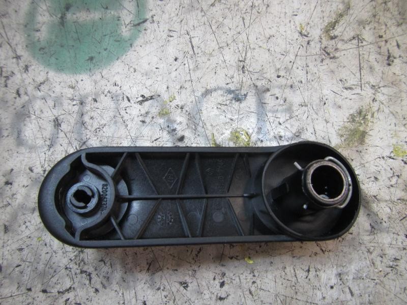 Recambio de maneta elevalunas trasera derecha para renault megane iii berlina 5 p dynamique referencia OEM IAM 8200673745  