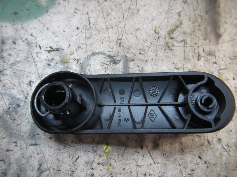 Recambio de maneta elevalunas trasera izquierda para renault megane iii berlina 5 p dynamique referencia OEM IAM 8200673745  