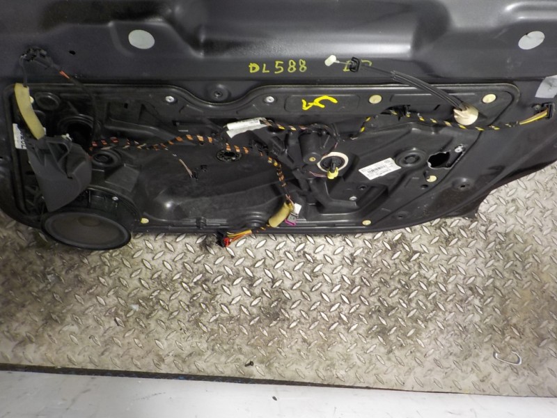 Recambio de puerta delantera derecha para volkswagen golf vi (5k1) 1.6 tdi dpf referencia OEM IAM 5K4831056H  