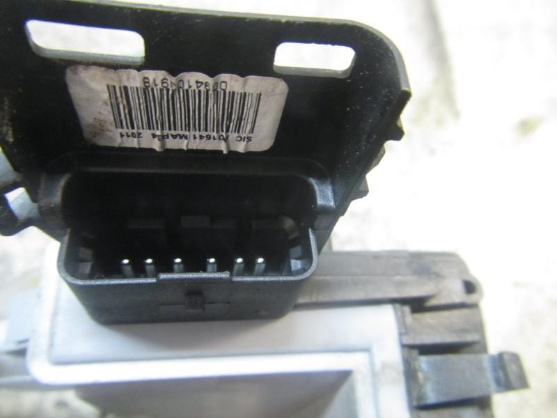 Recambio de cerradura puerta trasera derecha para peugeot 5008 premium referencia OEM IAM 9800624180  