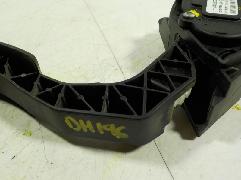 Recambio de potenciometro pedal para dacia sandero 1.5 dci diesel fap cat referencia OEM IAM 180022703R 180022703R 