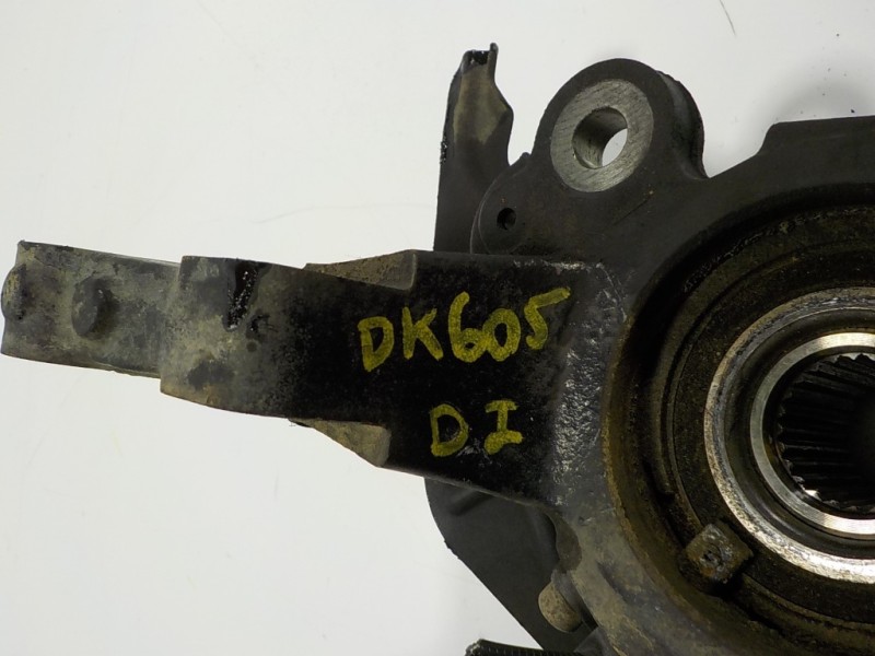 Recambio de mangueta delantera izquierda para opel combo d 1.3 16v cdti referencia OEM IAM 95524470  95522323