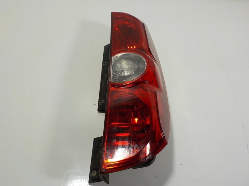 Recambio de piloto trasero derecho para opel combo d 1.3 16v cdti referencia OEM IAM 95513785 00519248430 