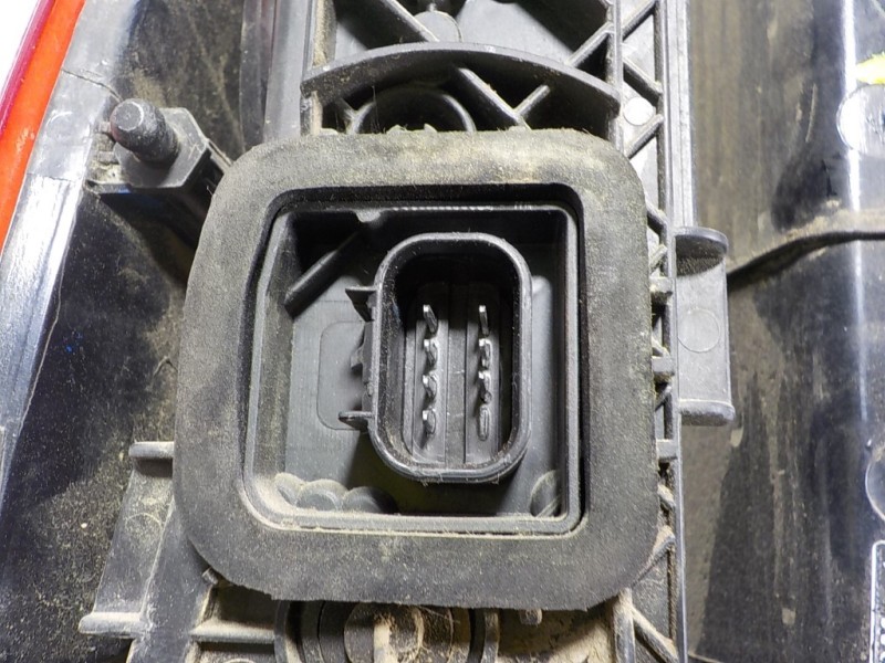 Recambio de piloto trasero derecho para opel combo d 1.3 16v cdti referencia OEM IAM 95513785 00519248430 