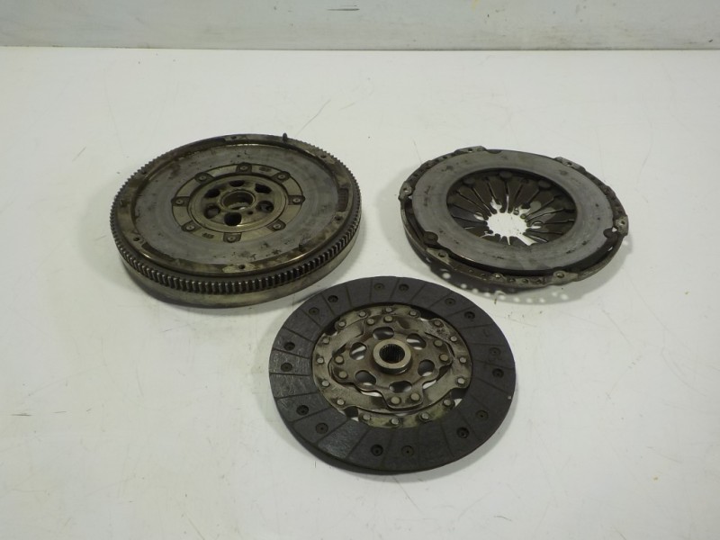 Recambio de kit embrague para seat ibiza (6j5) 1.6 tdi referencia OEM IAM 038141033C 038141025D 