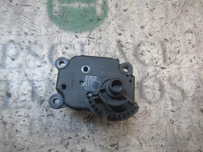 Recambio de motor apertura trampillas climatizador para peugeot 5008 premium referencia OEM IAM 6479A9  