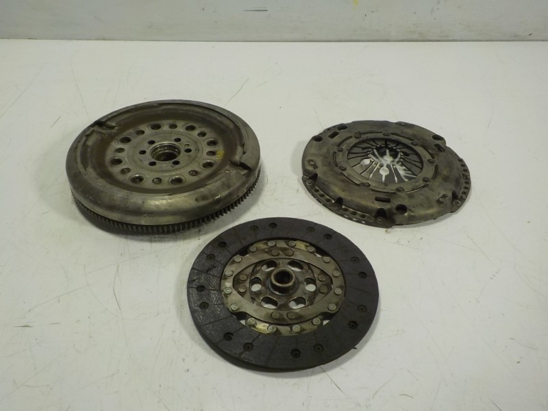 Recambio de kit embrague para seat ibiza (6j5) 1.6 tdi referencia OEM IAM 038141033C 038141025D 