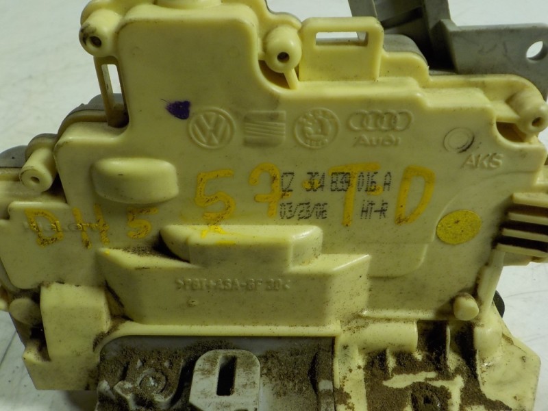 Recambio de cerradura puerta trasera derecha para volkswagen passat variant (3c5) 1.9 tdi referencia OEM IAM 3C4839016A 3C483901