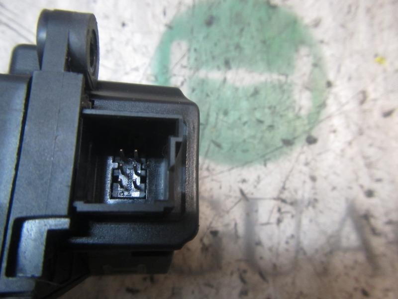 Recambio de motor apertura trampillas climatizador para peugeot 5008 premium referencia OEM IAM 6479A9  