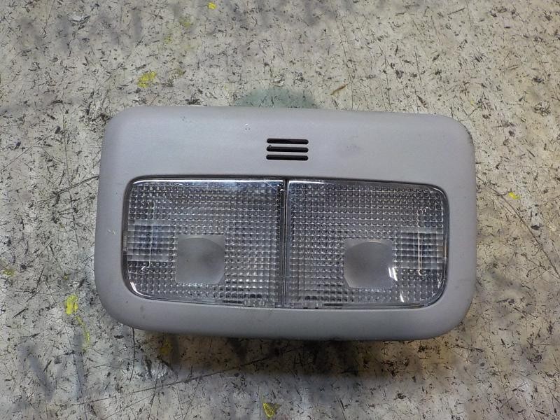 Recambio de piloto interior para toyota yaris 1.4 turbodiesel cat referencia OEM IAM 812600D050B0  