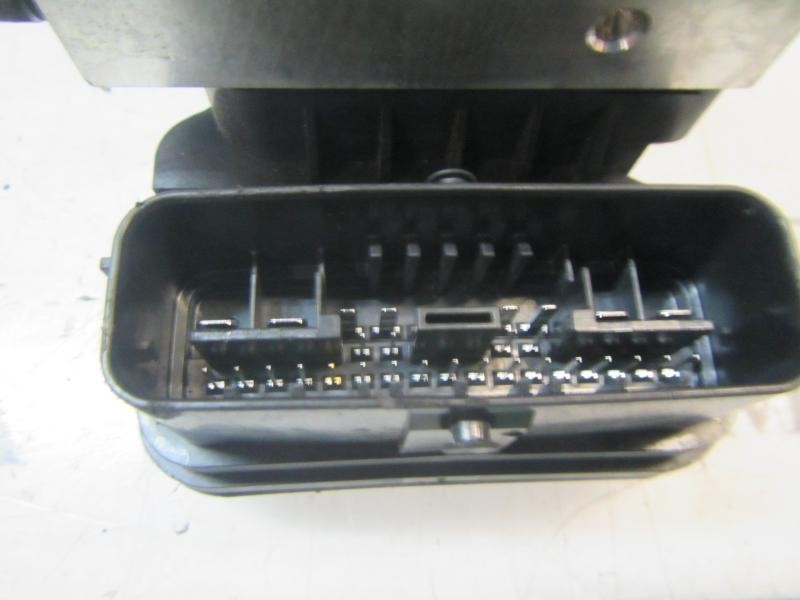 Recambio de abs para toyota corolla hybrid referencia OEM IAM 4405012E70 8954112E30 11304041340