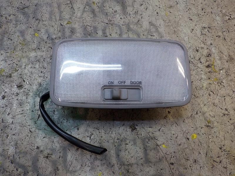 Recambio de piloto interior para toyota yaris 1.4 turbodiesel cat referencia OEM IAM 8124052040B0  