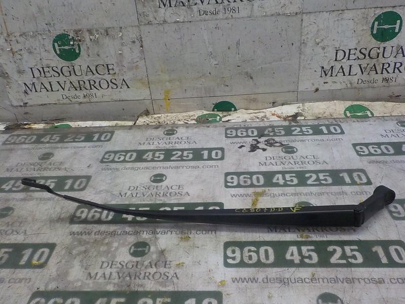 Recambio de brazo limpia delantero derecho para toyota verso 1.6 16v cat referencia OEM IAM 852110F030  