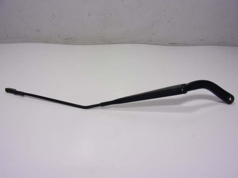 Recambio de brazo limpia delantero derecho para renault twingo iii 1.0 sce referencia OEM IAM 288861918R  