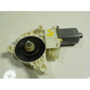 MOTOR ELEVALUNAS DELANTERO DERECHO A1669060301 A1669060301 0130822755