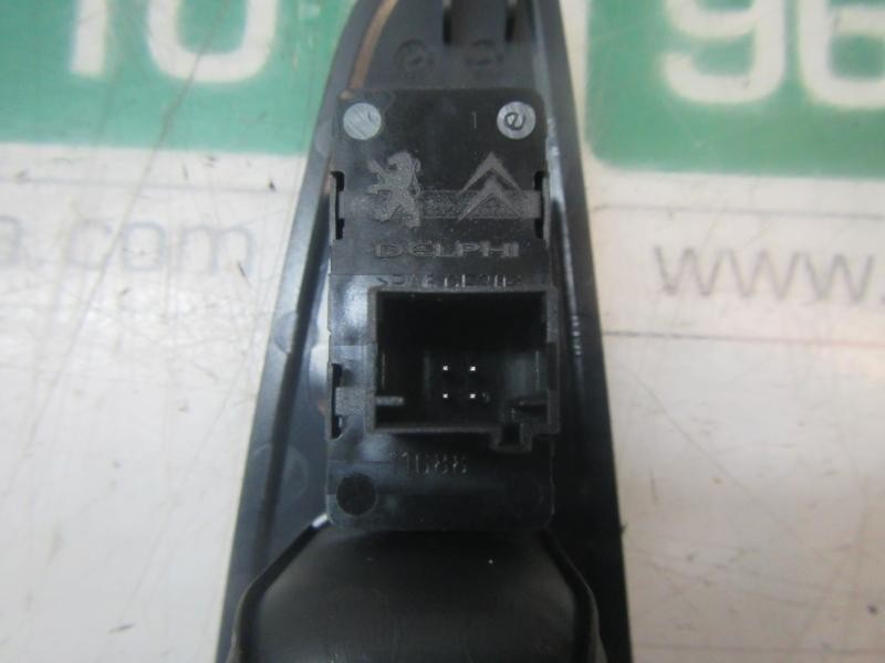 Recambio de mando elevalunas trasero izquierdo para peugeot 308 1.6 16v referencia OEM IAM   