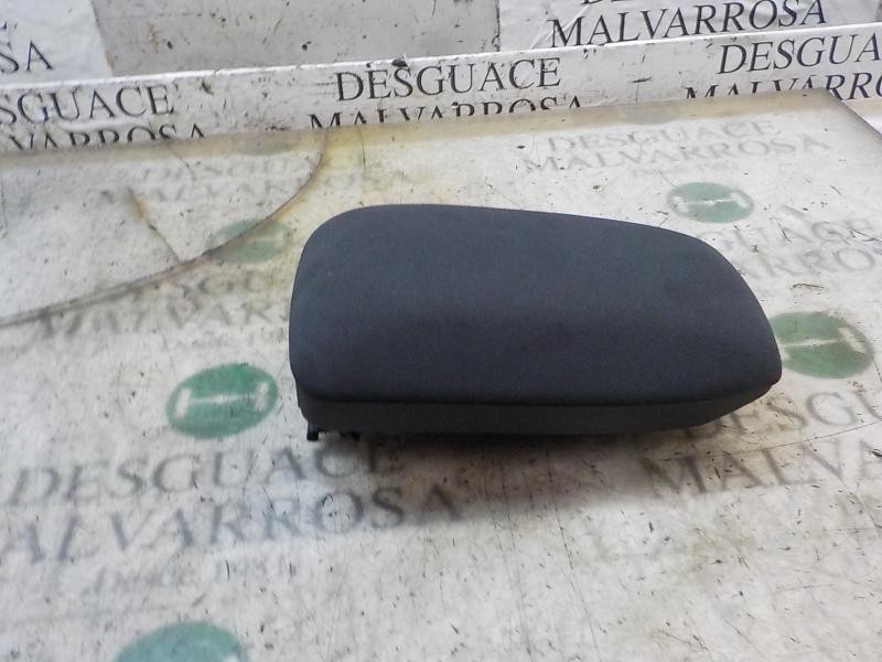 Recambio de apoyabrazos central para toyota auris hybrid business referencia OEM IAM 5890502870C2  