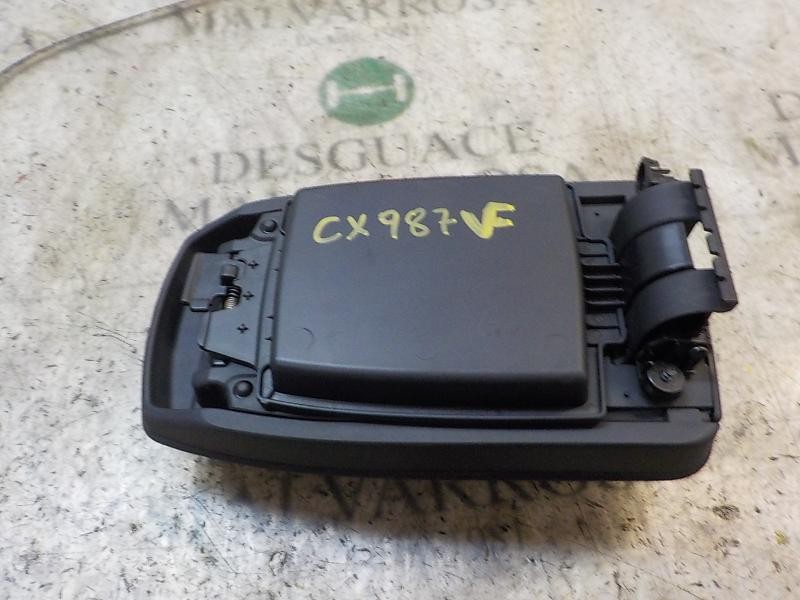 Recambio de apoyabrazos central para toyota auris hybrid business referencia OEM IAM 5890502870C2  