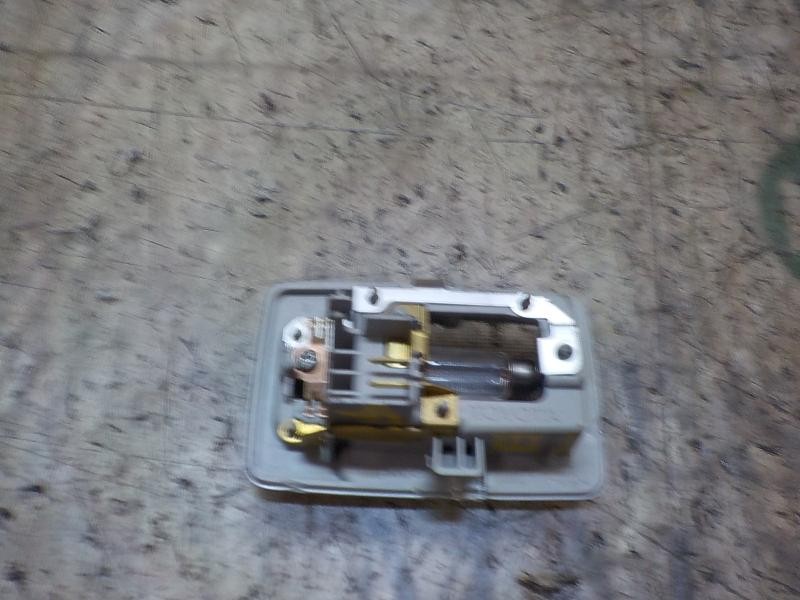 Recambio de piloto interior para toyota auris hybrid business referencia OEM IAM 8134002030B0  