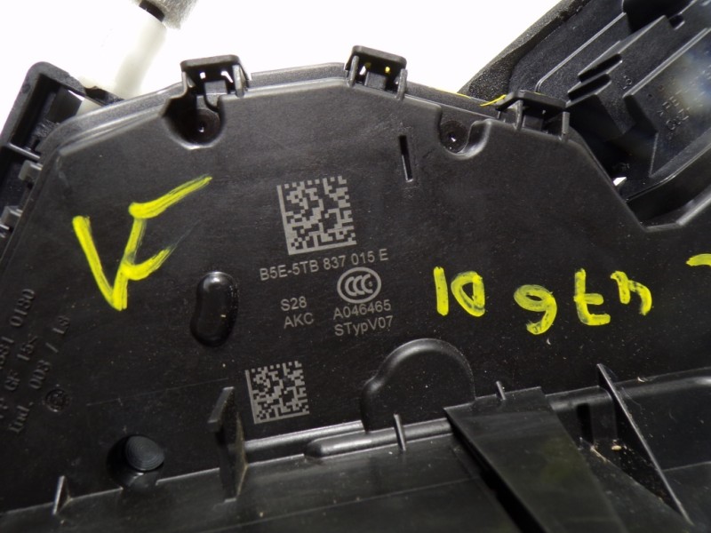 Recambio de cerradura puerta delantera izquierda para seat leon sportstourer (kl8) style referencia OEM IAM 5TB837015E 5TB837015