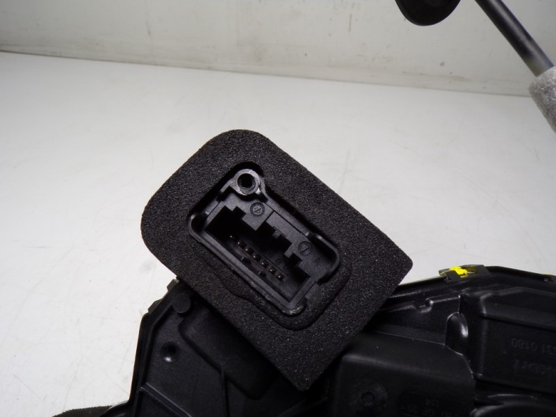 Recambio de cerradura puerta delantera izquierda para seat leon sportstourer (kl8) style referencia OEM IAM 5TB837015E 5TB837015