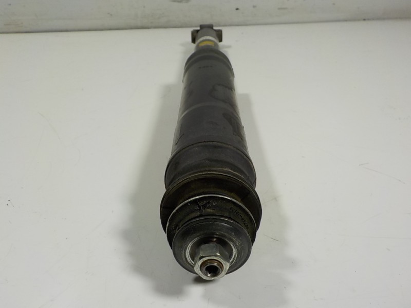 Recambio de amortiguador trasero derecho para lexus ct 200h referencia OEM IAM 4853079055 4853076040A 