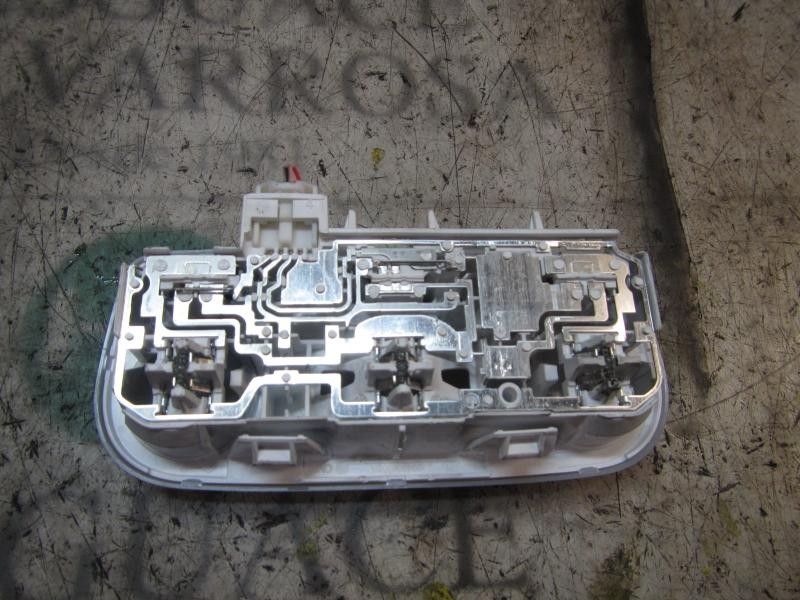 Recambio de piloto interior para renault megane iii berlina 5 p dynamique referencia OEM IAM 264300008R  