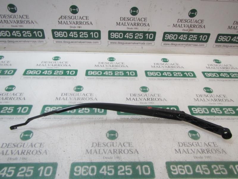 Recambio de brazo limpia delantero derecho para toyota corolla hybrid referencia OEM IAM 8521102430  