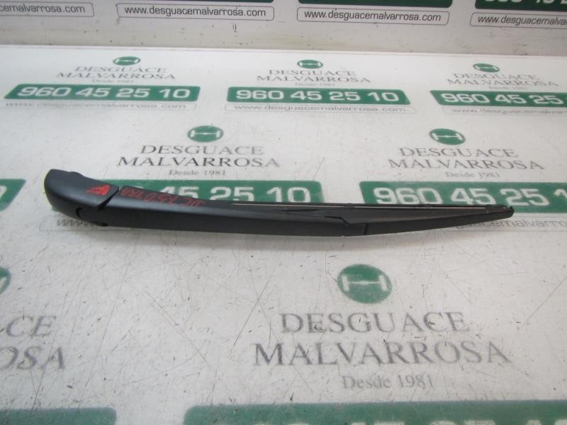 Recambio de brazo limpia trasero para toyota corolla hybrid referencia OEM IAM 8524102080  
