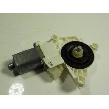 MOTOR ELEVALUNAS DELANTERO IZQUIERDO A1669060201 A1669060201 0130822754