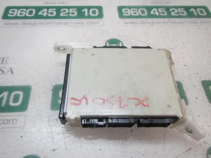 Recambio de caja reles / fusibles para toyota corolla hybrid referencia OEM IAM 8273002P80  
