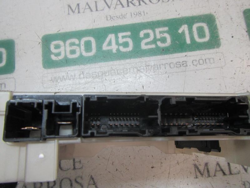 Recambio de caja reles / fusibles para toyota corolla hybrid referencia OEM IAM 8273002P80  