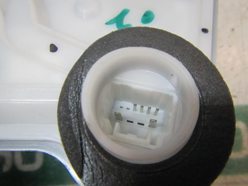 Recambio de cerradura puerta delantera izquierda para toyota corolla hybrid referencia OEM IAM 6904002491  