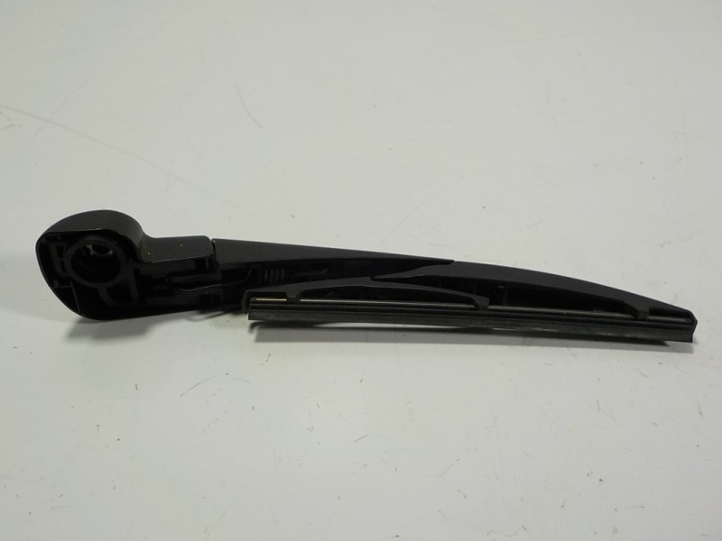 Recambio de brazo limpia trasero para lexus ct 200h referencia OEM IAM 8524152140  