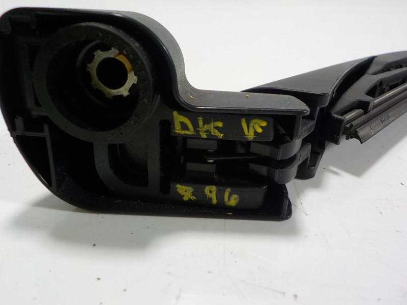 Recambio de brazo limpia trasero para lexus ct 200h referencia OEM IAM 8524152140  