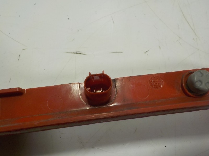 Recambio de piloto trasero central para ford focus lim. 1.0 ecoboost cat referencia OEM IAM  13A613AB 