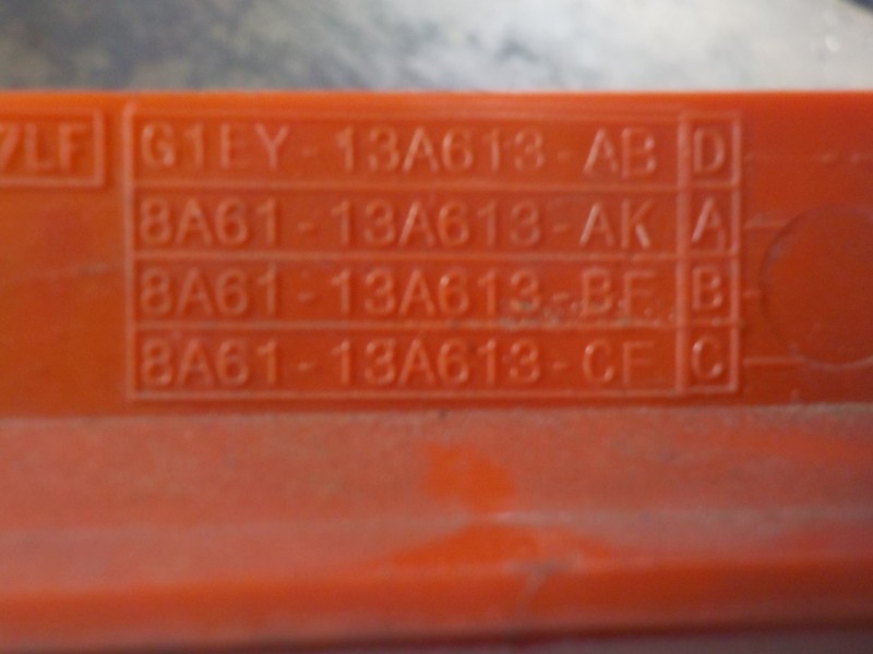 Recambio de piloto trasero central para ford focus lim. 1.0 ecoboost cat referencia OEM IAM  13A613AB 