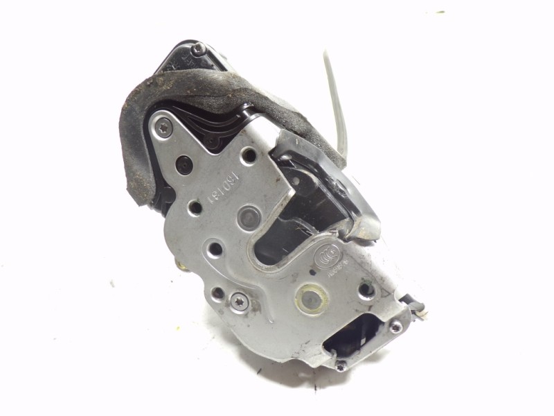 Recambio de cerradura puerta delantera izquierda para opel insignia berlina 1.6 cdti dpf referencia OEM IAM  13579497 