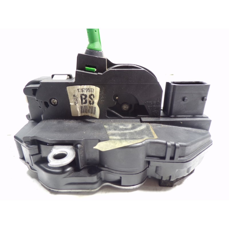 Recambio de cerradura puerta trasera izquierda para opel insignia berlina 1.6 cdti dpf referencia OEM IAM  13579557 
