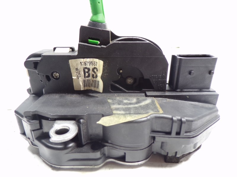 Recambio de cerradura puerta trasera izquierda para opel insignia berlina 1.6 cdti dpf referencia OEM IAM  13579557 