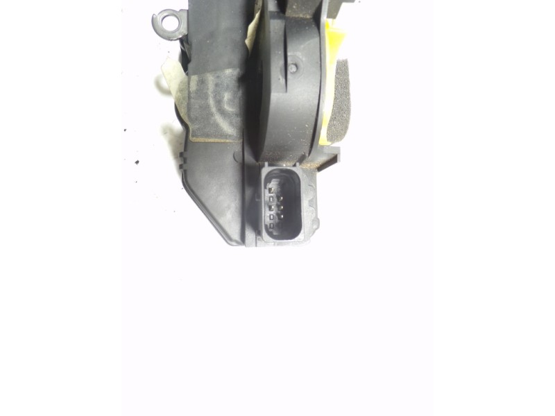 Recambio de cerradura puerta trasera izquierda para opel insignia berlina 1.6 cdti dpf referencia OEM IAM  13579557 